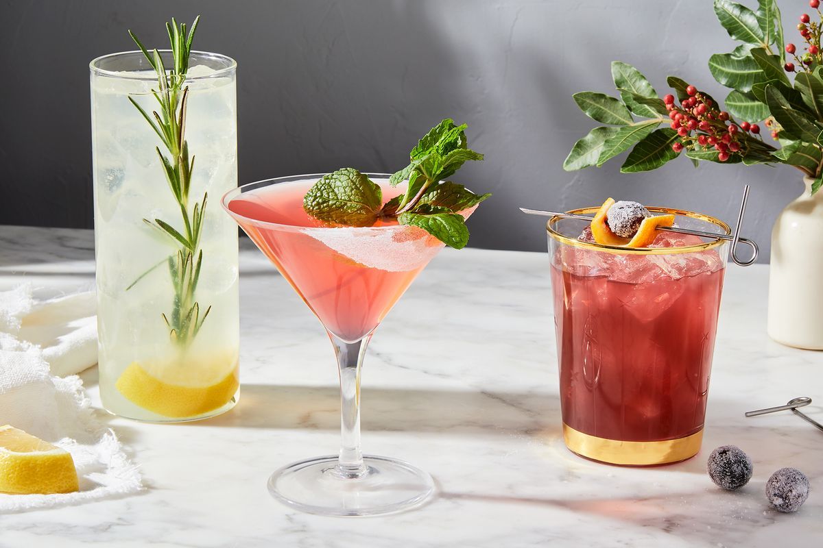 5 Impressive Garnish Ideas That Bring the Cocktail Bar Home | Cocktail garnish, Food 52, Drink ...